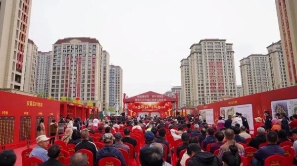 贝盈网 山东省委常委、青岛市委书记曾赞荣调研督导邵哥庄安置房项目推进情况